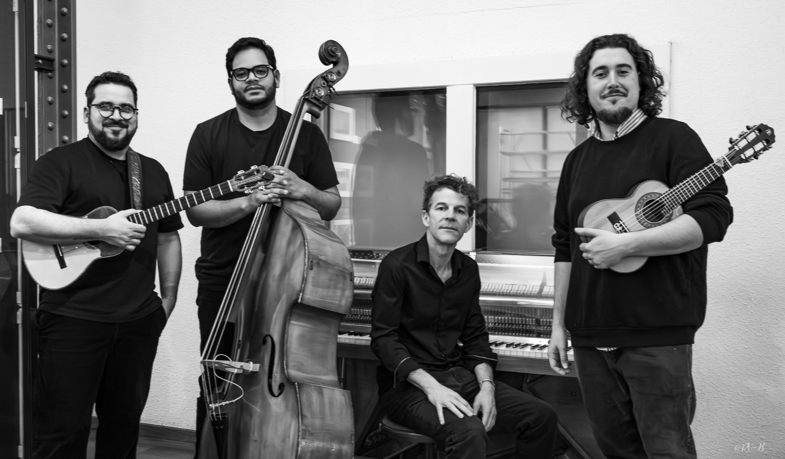 MANOA Quartet standing outdoors